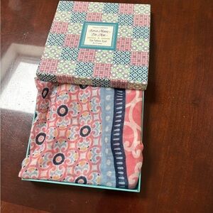 Two's Company tile pattern 20 x 72 inches Scarf brand new with box